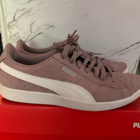 Women’s Puma Sneaker - Picture 3 of 10